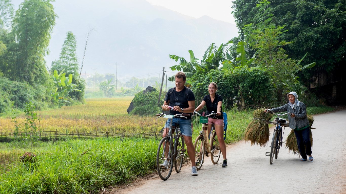 4 Days Northern Vietnam Cycling: Mai Chau to Pu Luong Cycling Adventure